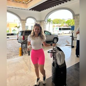 Lilly Pulitzer UPF 50+ Luxletic 6" Weekender High-Rise Short.